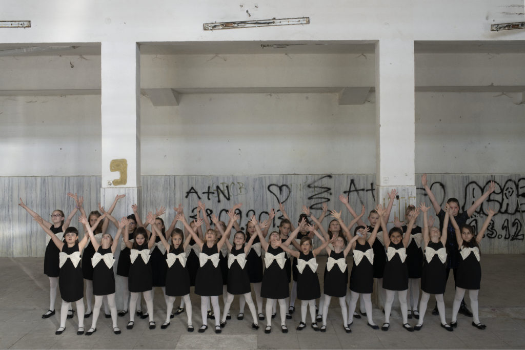 Olaf Nicolai KO LI AJA, 2023. Photo shows the girls of the Mini Cantanti choir in the Prvomajska Factory, Raša.