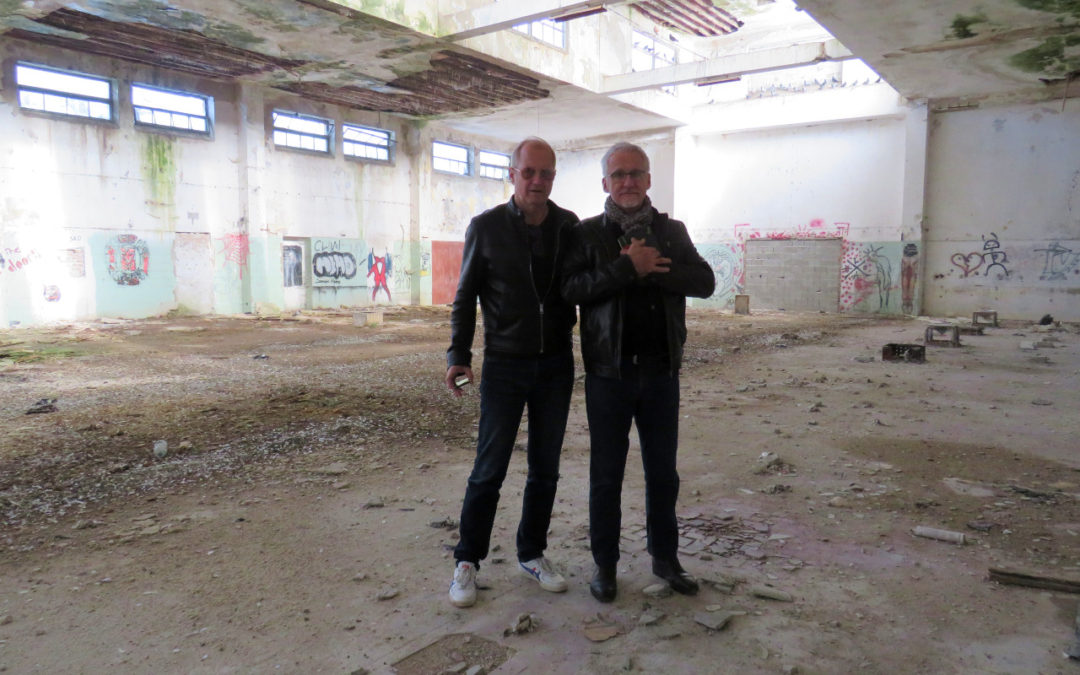 Paolo Bianchi and Christoph Doswald visiting the former miners' bath house at Labin