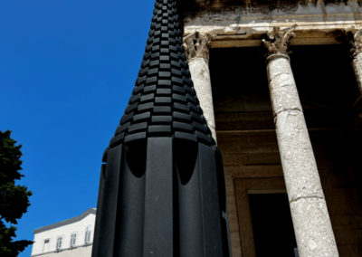 Seçkin Pirim Past Present 2023. Image shows black metal column in front of Avgustus Temple, Pula.